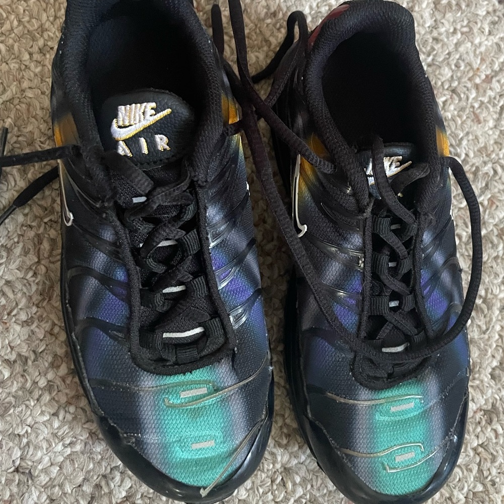 Nike Air max plus - size 2Youth - hoop shoes